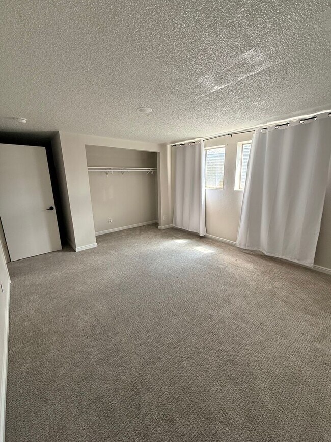 Building Photo - Cove Drive Comfort