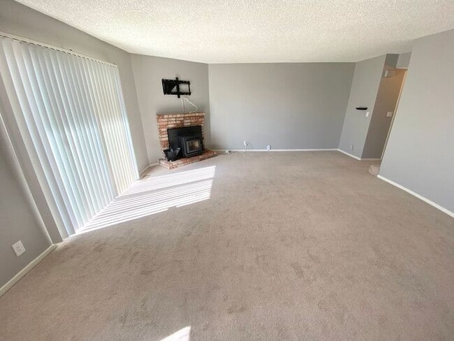 Building Photo - 3 Bedroom Townhouse North Reno - 2 Car Attached Garage/Mountain Views