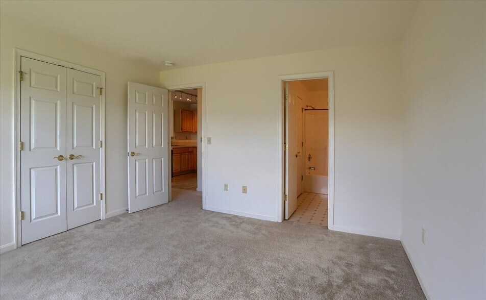 Building Photo - 136 Cardinal Ln