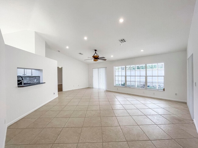 Building Photo - 252 Moccasin Trail W