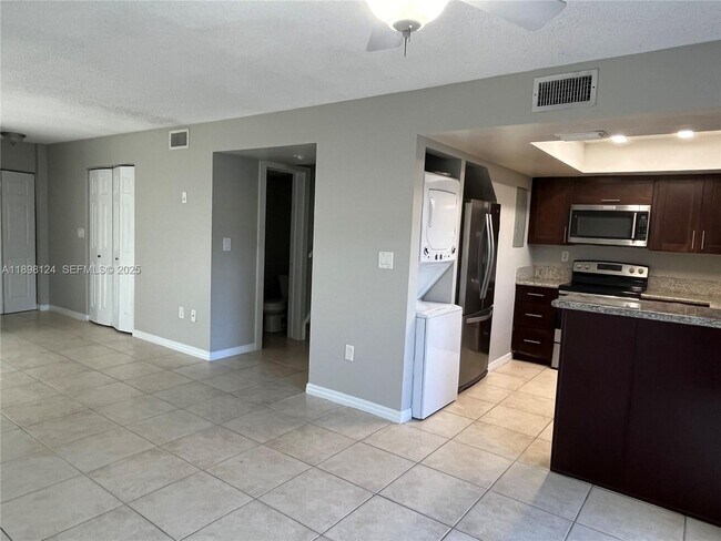 Building Photo - 5150 Lake Loop Rd