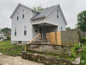 Building Photo - Two bedroom, one bathroom single home in D...