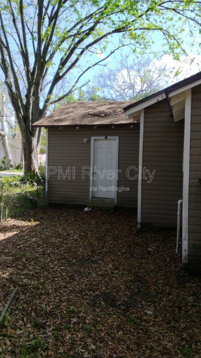 Building Photo - 1331 W 25th St