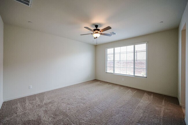 Building Photo - 4 Bedroom + Den in Foothills at Northpointe