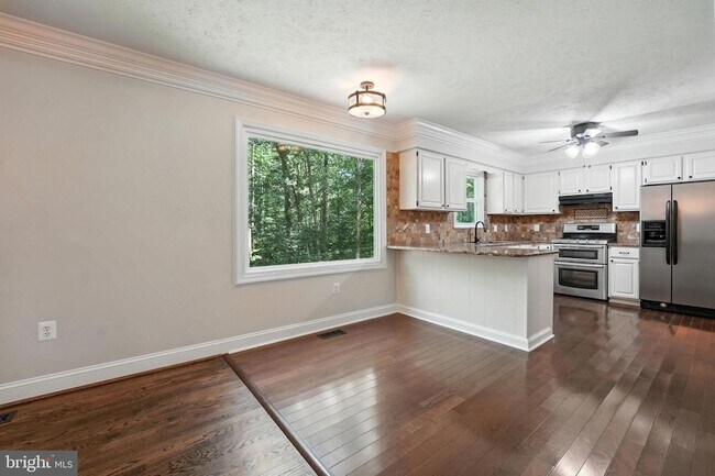 Building Photo - 11109 Ravine Dr