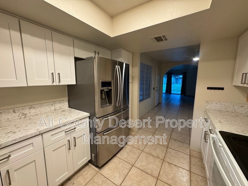 Building Photo - 2701 E Mesquite Ave