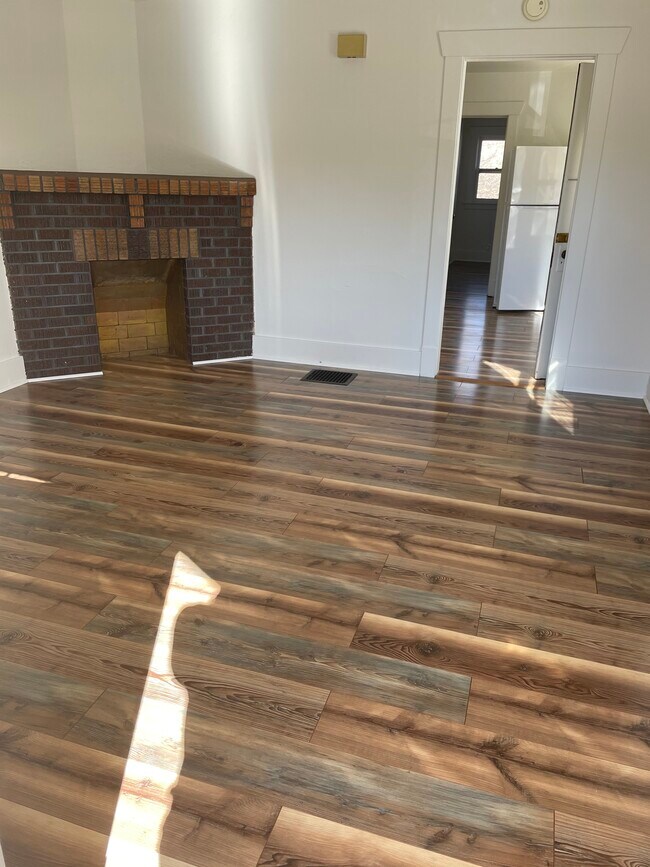 Building Photo - 210 E Pitkin Ave