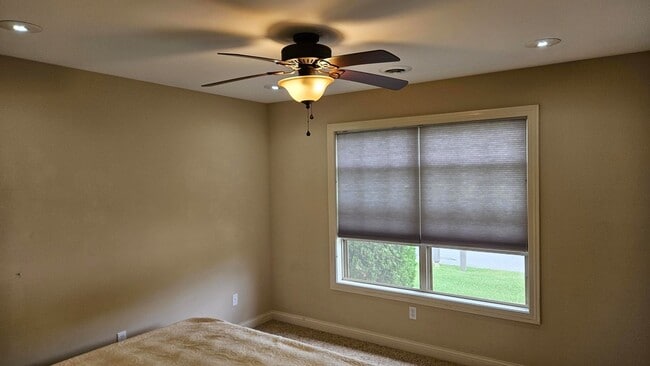 Building Photo - 801 Veterans Ln