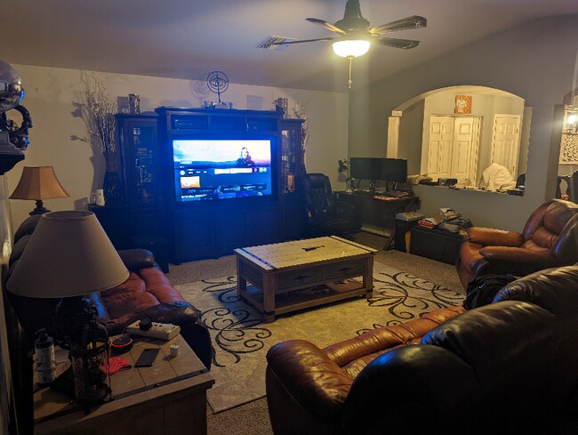 Building Photo - 837 E Gable Ave