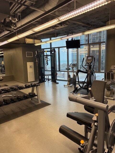 Building Photo - 450 E Waterside Dr