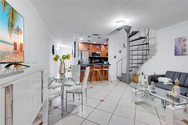 Building Photo - 1758 W 58th St