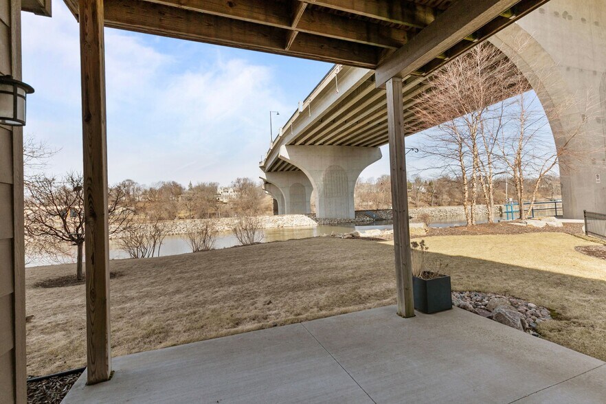 Building Photo - 1141 E Banta Ct