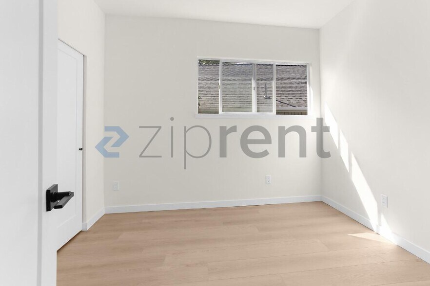 Building Photo - Unit A
