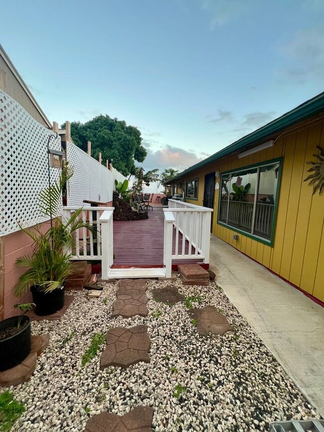 Building Photo - Beautiful Home-4/2/2 & Fenced Yard