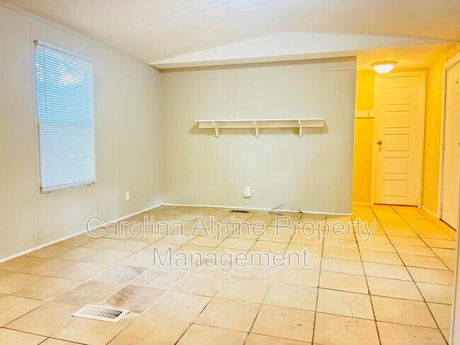 Building Photo - 143 Bluebird Ln