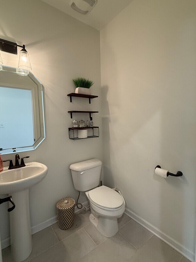 Building Photo - 176 Forsyth Ln