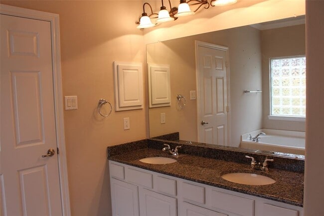 Building Photo - 19227 Countryhills Ct