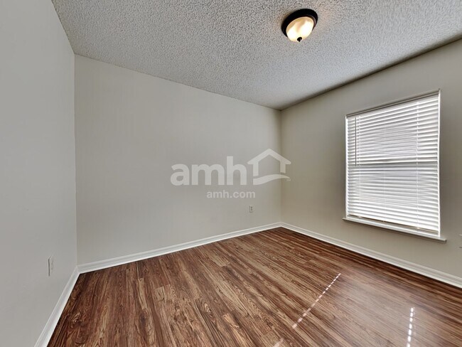 Building Photo - 7147 High Bluff Rd