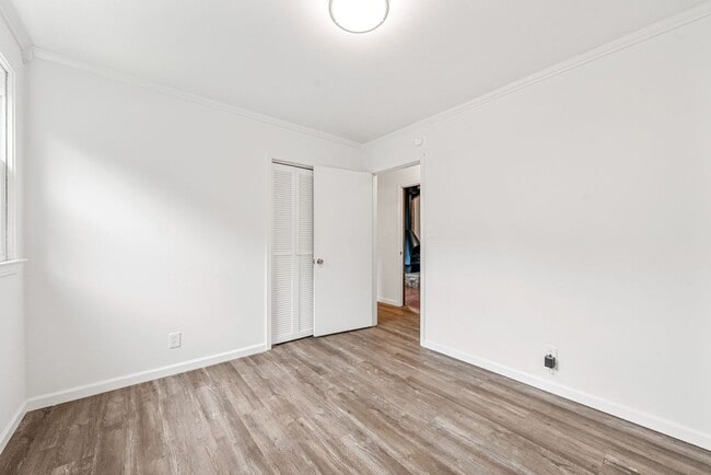 Building Photo - Beautiful Pet Friendly 3 bedroom home for ...