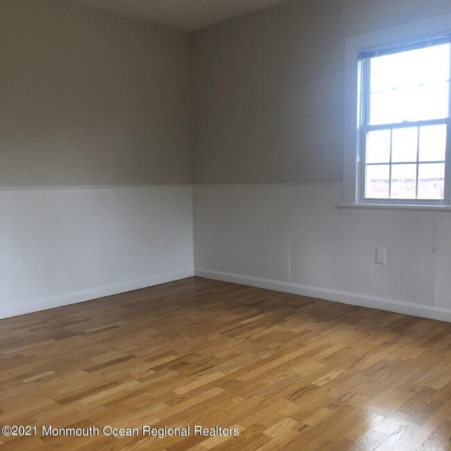 Building Photo - 497 Sycamore Ave