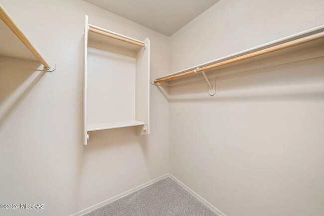 Building Photo - 4 bed/3bath in desirable Paseo Del Rio Community