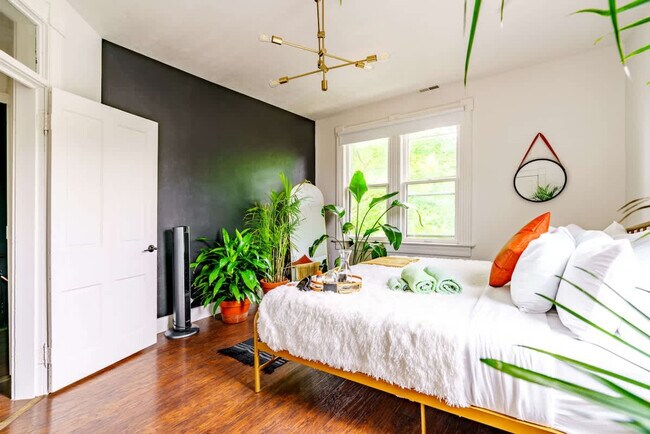 Building Photo - 241 W Water St