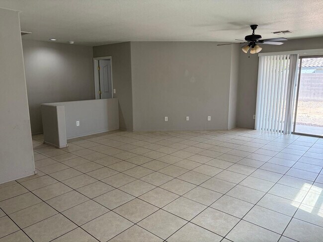 Building Photo - 847 E Desert Rose Trail