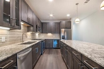 Building Photo - 5613 Belmont Ave