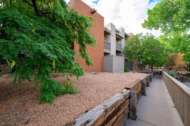 Building Photo - 1 MO. FREE RENT! UNFURNISHED Bright & Stylish Condo at The Reserve