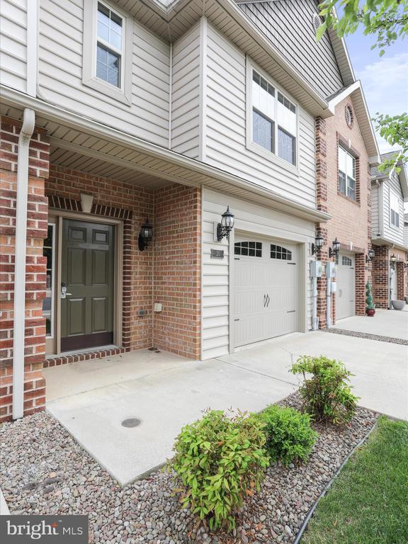 Building Photo - 20 Delano Dr