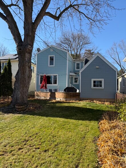 Building Photo - 821 Minakwa Dr