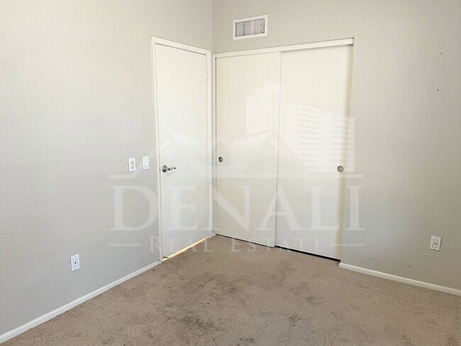Building Photo - 3029 W Tonopah Dr