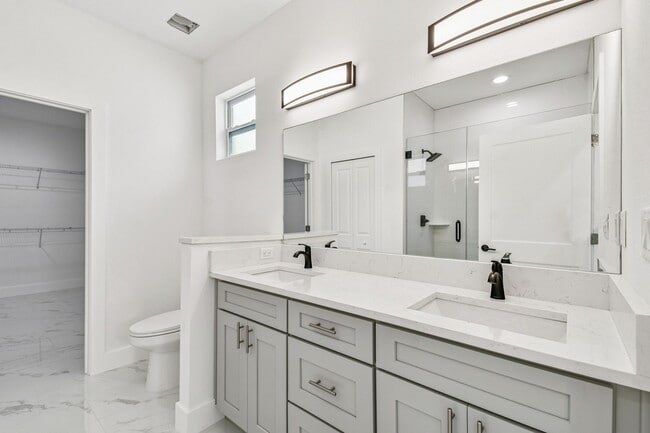 Building Photo - 1403 W 9th St