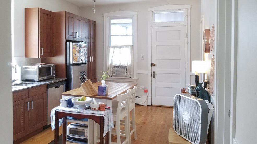 Kitchen 3 - 2017 W Cullom Ave