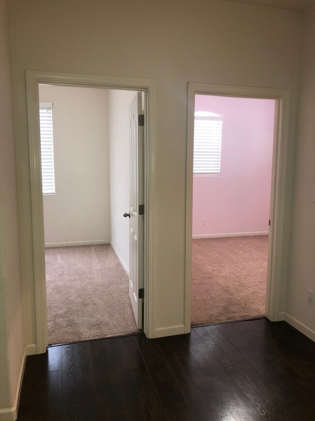 Building Photo - 2535 W Sady Ct