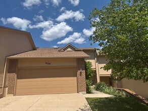 Building Photo - 2 BEDROOM, 2 1/2 BATH TOWNHOME W/2 CAR GAR...