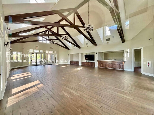 Building Photo - 5 Bed/3.5 Bath Home with Garage / Vouchers Accepted / Available Now!