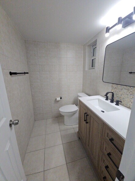 Building Photo - 11610 N Bayshore Dr