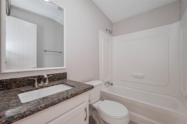 Building Photo - 8856 Greenwood Dr