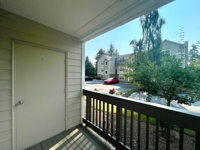 Building Photo - Kirkland 2BR Condo for Rent