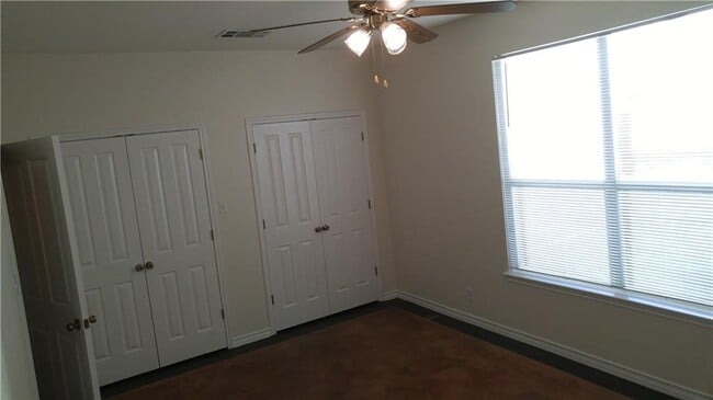 Building Photo - 118 Sandstone Dr