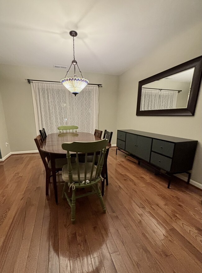 Building Photo - 5107 Cliffhaven Dr