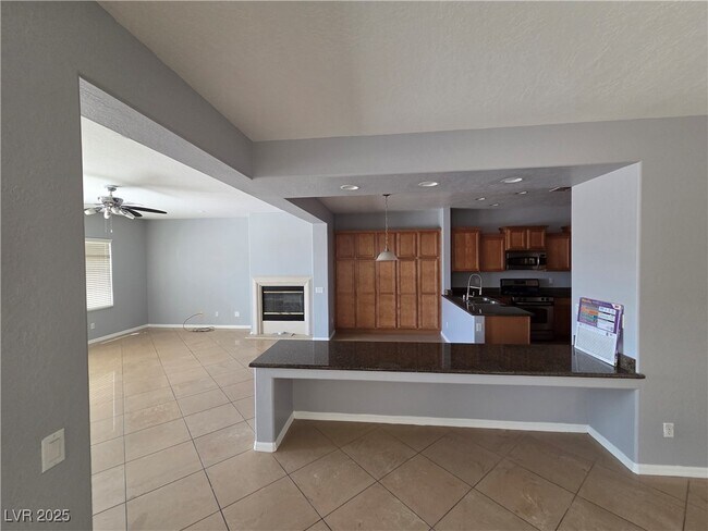 Building Photo - 5635 Criollo Dr