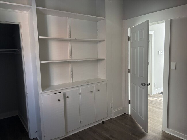 Building Photo - 1427 Wall St