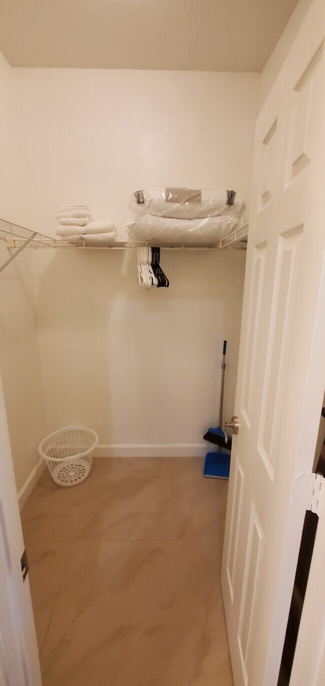 Building Photo - 5811 Crystal Rd