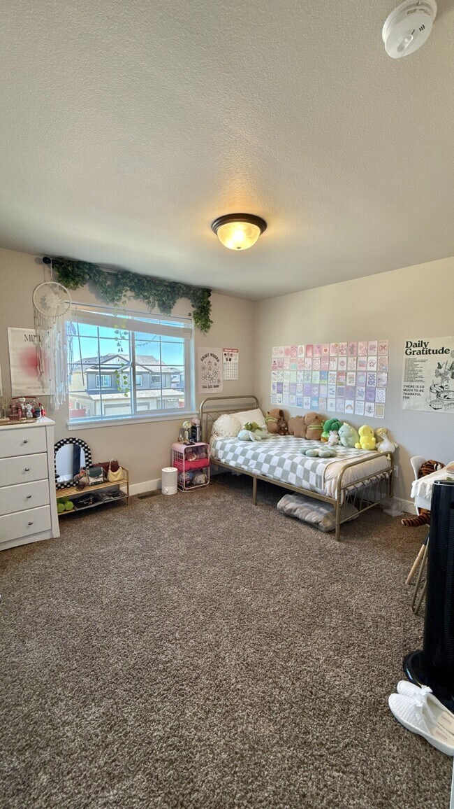 Building Photo - 409 Luminous Dr