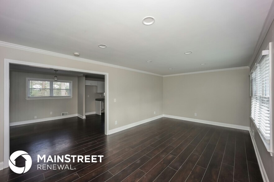 Building Photo - 3785 Benchmark Dr