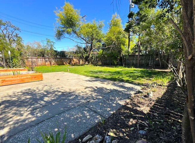 Building Photo - 3736 Orangerie Way