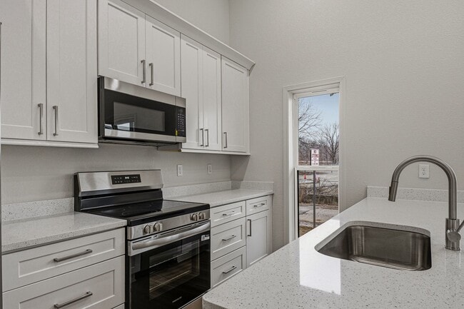 Building Photo - 325 Houghton St