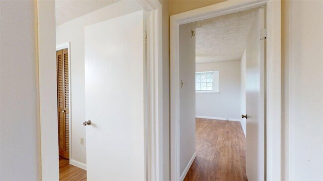 Building Photo - 302 Laurel St